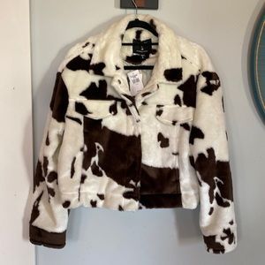 New with tags faux fur jacket, size large. Purchased at Buckle and never worn.